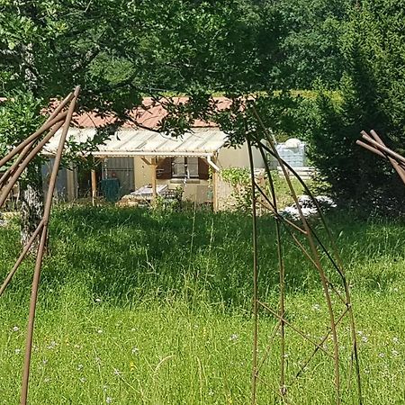 Lovely 2-Bed Shepherds Hut In A Forest Sougeres-en-Puisaye 외부 사진
