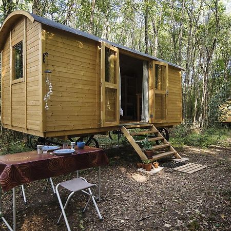 Lovely 2-Bed Shepherds Hut In A Forest Sougeres-en-Puisaye 외부 사진