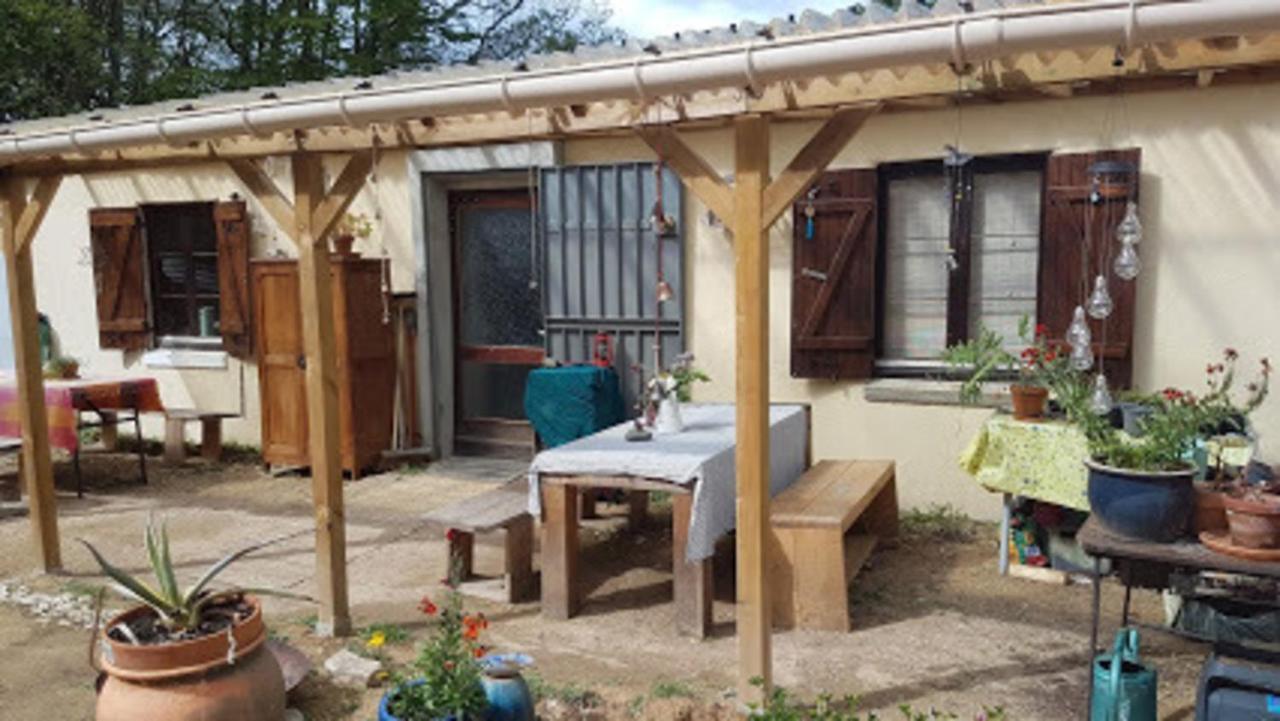 Lovely 2-Bed Shepherds Hut In A Forest Sougeres-en-Puisaye 외부 사진