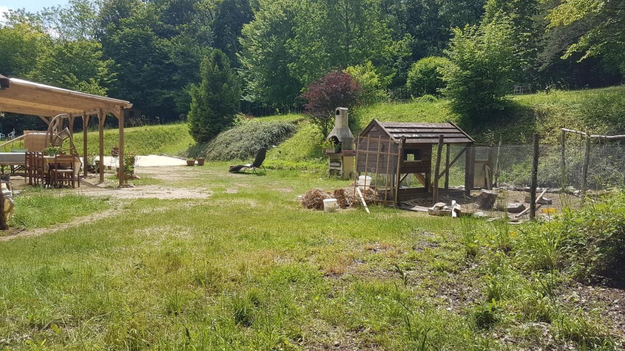 Lovely 2-Bed Shepherds Hut In A Forest Sougeres-en-Puisaye 외부 사진