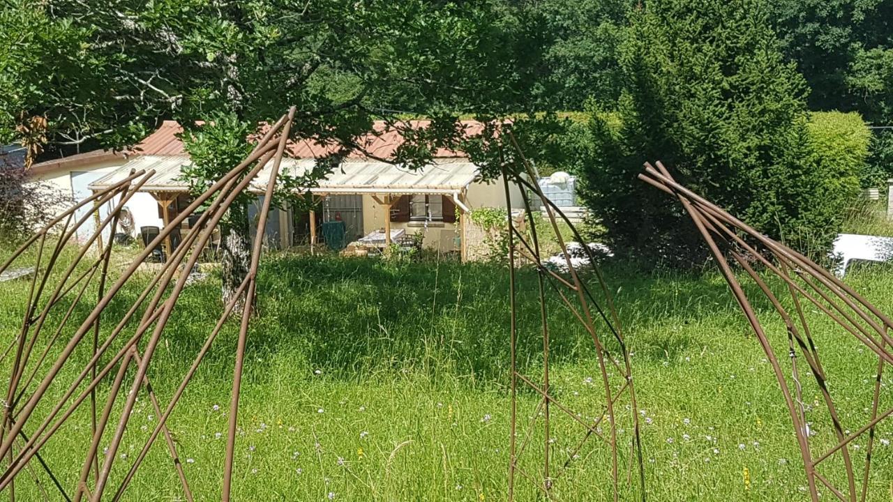 Lovely 2-Bed Shepherds Hut In A Forest Sougeres-en-Puisaye 외부 사진